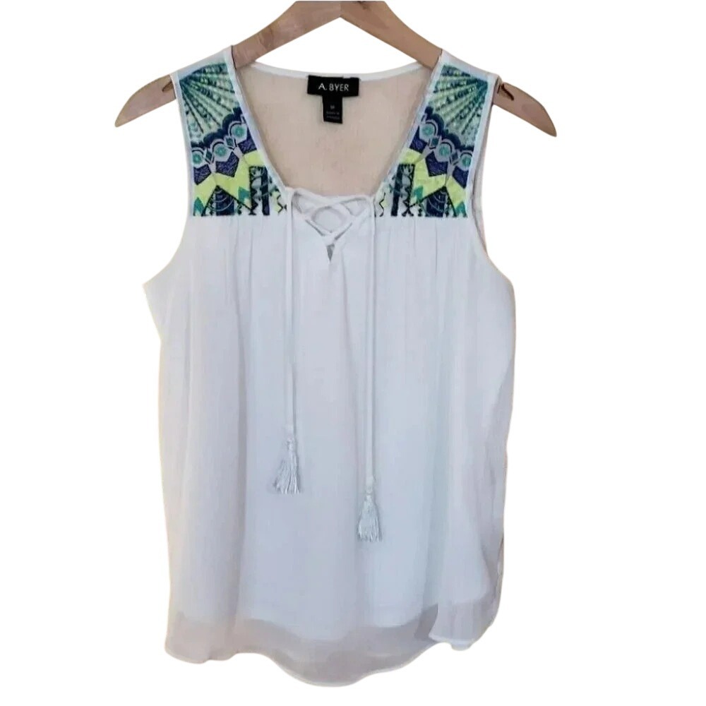 A. Byer Tank Top‎ Size M White Embroidered Lace-Up Tassel Boho Sleeveless